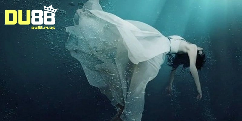 mơ thấy người chết đánh con gì